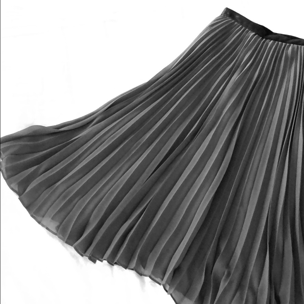 Banana Republic midi accordion skirt